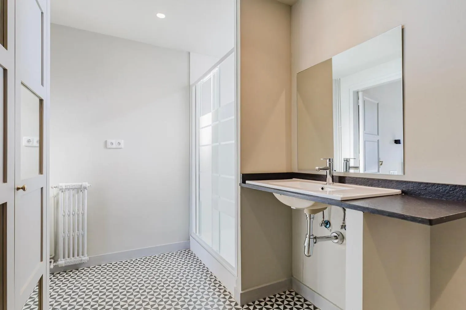 Blueground La Dreta Balcony Ac Nr Sagrada Bcn-174 Villa Barcelona